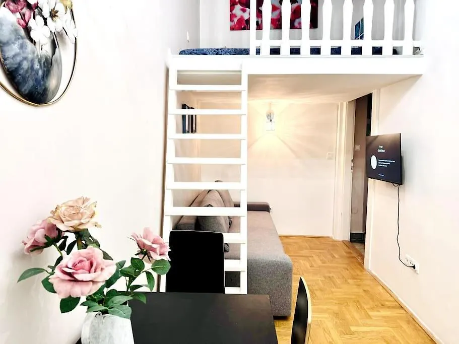 F2 Ultra Central Danube Loft Budapest 0*,  Ungheria